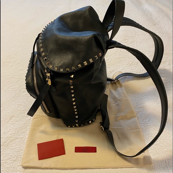 ❌SOLD❌Valentino Garavani Rockstud Black Leather - Picture 2 of 8